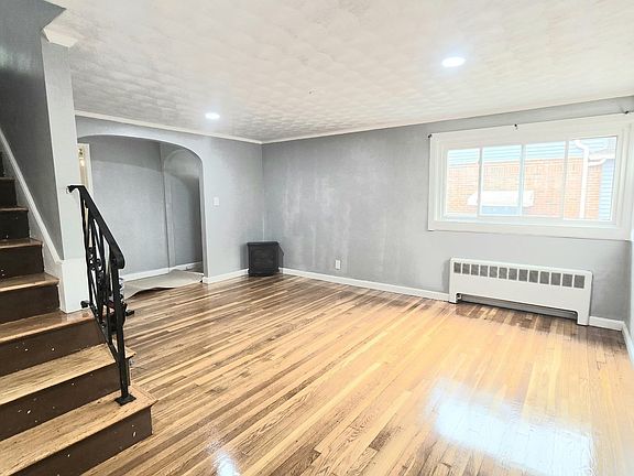 3rd image of 11 Stow Rd