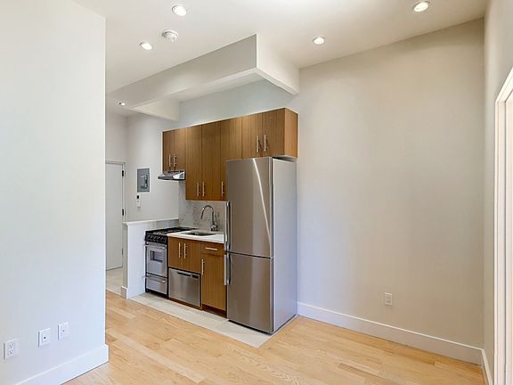 2nd image of 19 Stanton St #51A