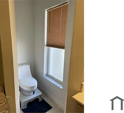 562 SE Walters Ter — Photo 4