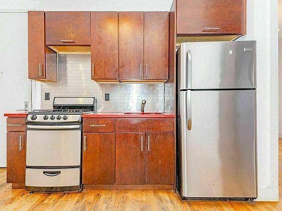 4th image of 54 Lewis Ave Back 3