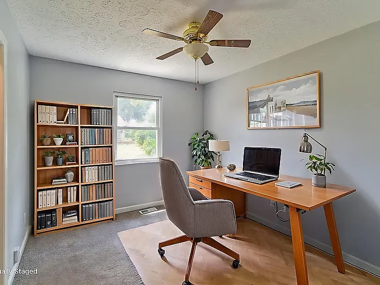 215 E Sycamore St — Photo 16