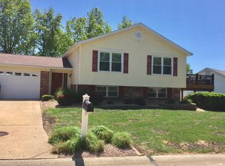 443 Hidden Lake Dr, Saint Peters, MO 63304