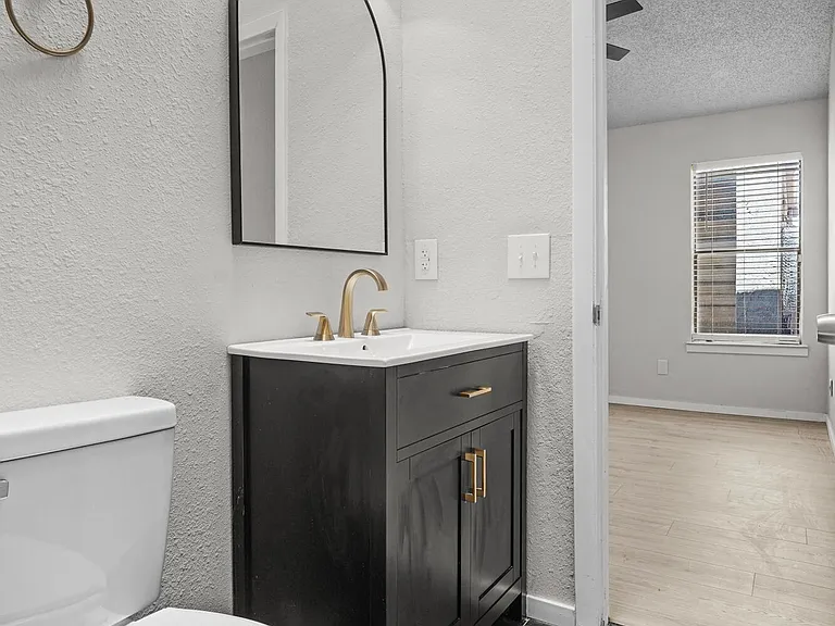 10720 Chert St — Photo 21
