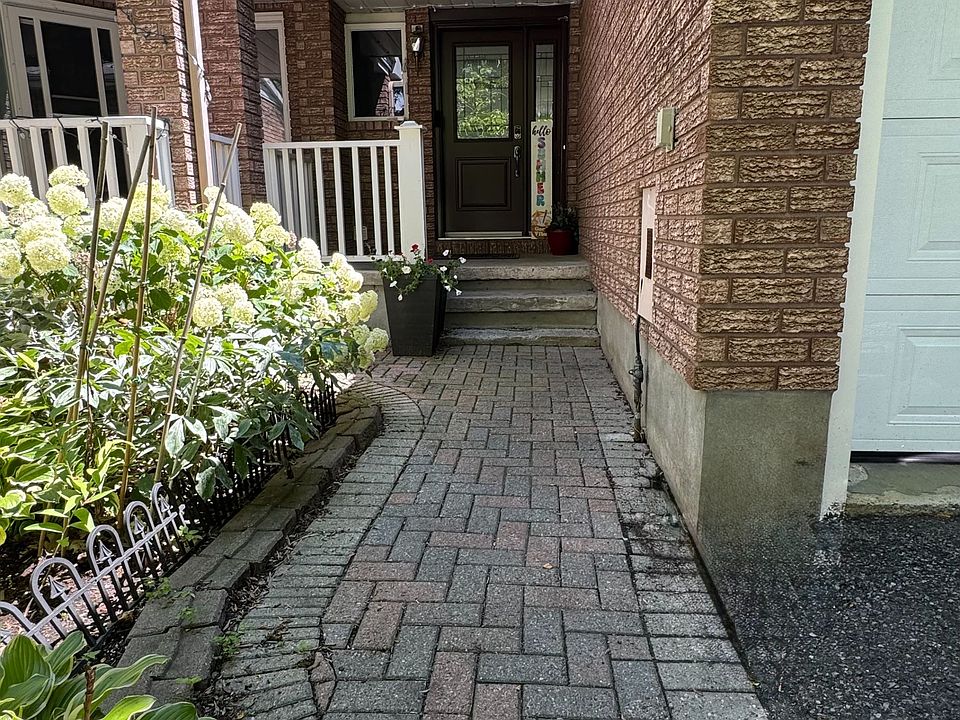 1st image of 131 Markland Cres