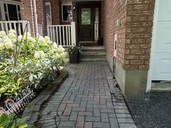 131 Markland Cres, Ottawa, ON K2G 5Z8