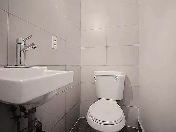 3rd image of 295 Throop Ave APT 1
