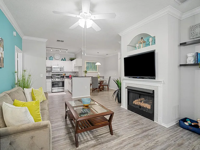 The Grand Reserve at Tampa Palms Apartments — Photo 18
