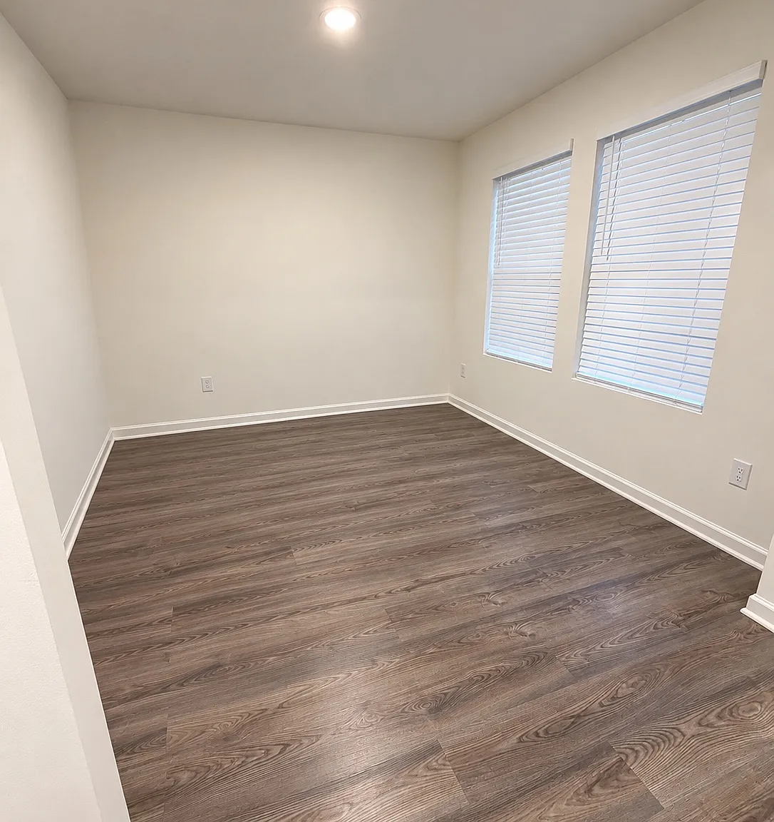 5 bed, 2180 sqft, $2,200 — Photo 3