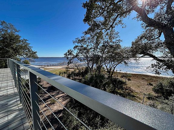4th image of 289 Mashes Sands Rd