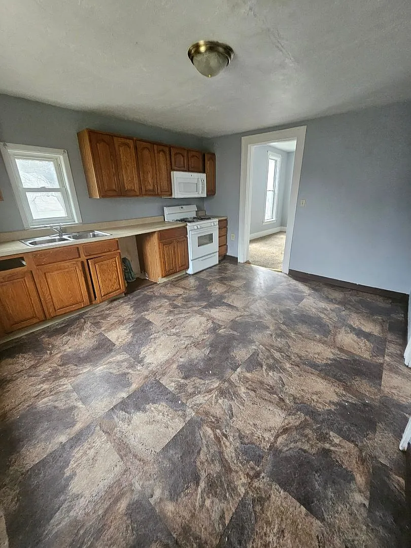 Four bedroom single family home Lower East Side — Photo 1