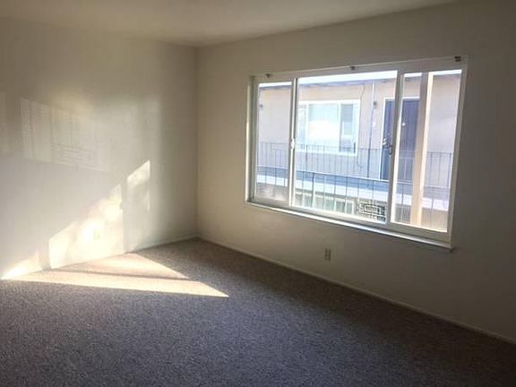 5th image of 1104 Roewill Dr APT 6