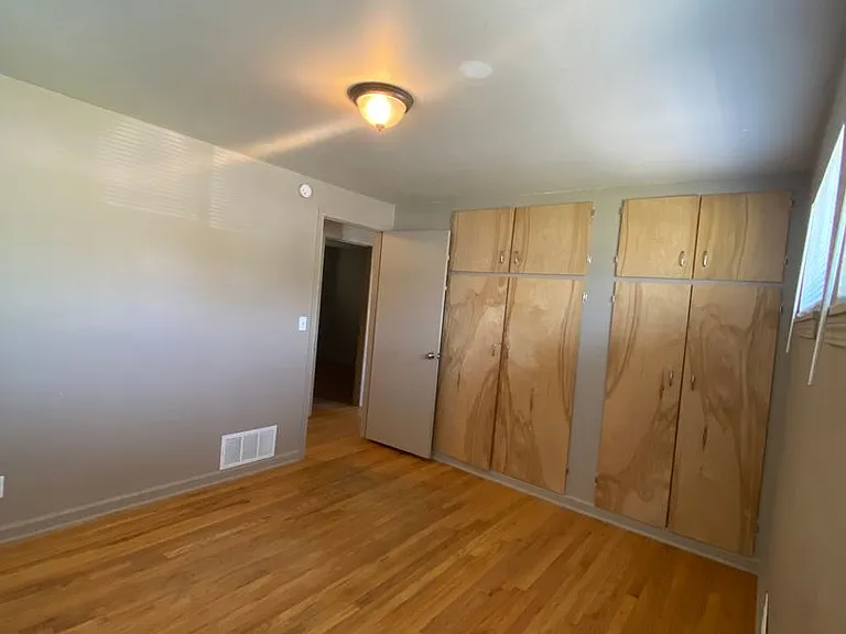 5 bedroom, 2 bath House-Cheney! Right on campus!! — Photo 13