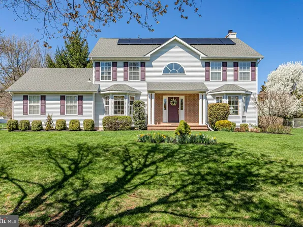 8 Poinsett Dr, Lawrence Township, NJ 08648