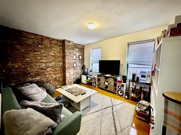 346 North St APT 2, Boston, MA 02113