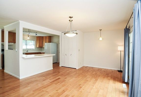 4th image of 36527 N Grandwood Dr