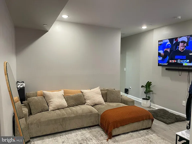 667 N 39th St #2 — Photo 3