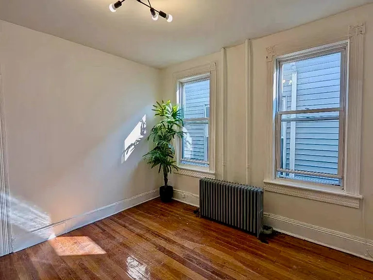 318 Broadway — Photo 3