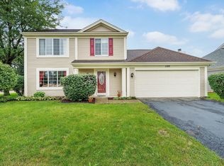 1100 Pin Oak Trl, Aurora, IL 60506