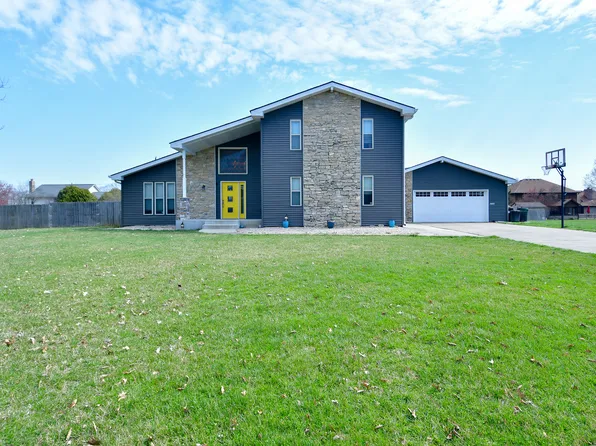 2049 Fairway Dr, Greencastle, IN 46135