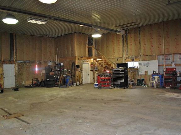 3rd image of 5542 Plantation Ln