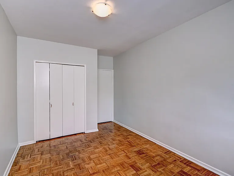 392 Dolph St S — Photo 16