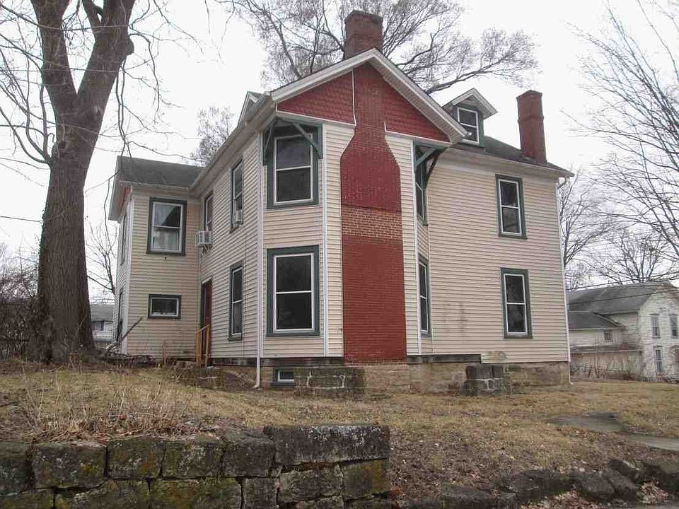1st image of 107 E Rapp St