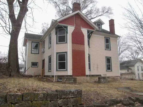 107 E Rapp St, Mount Carroll, IL 61053