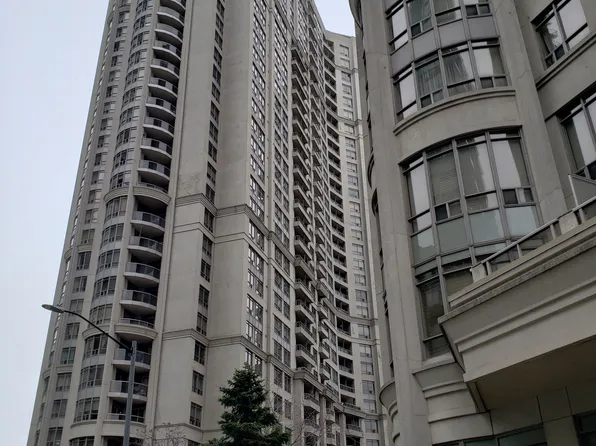 3880 Duke Of York Blvd #415, Mississauga, ON L5B 4M7