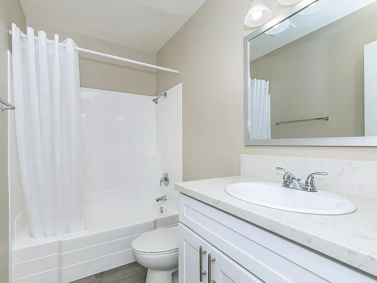 Regency Plaza Apartment Homes — Photo 48