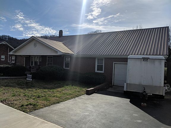 3rd image of 613 Hospital Dr