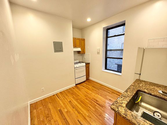 2nd image of 360 W 15th St APT 104