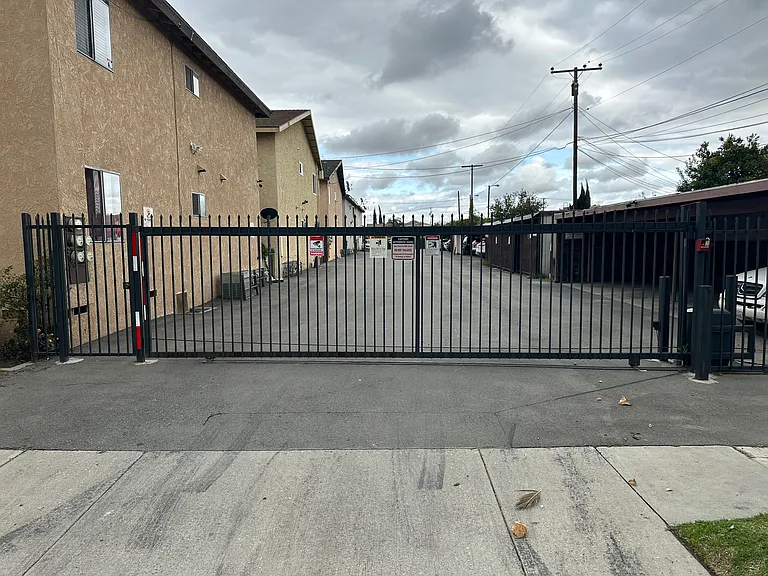 8116 Howe St — Photo 11