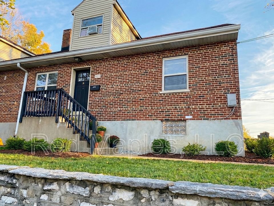 1st image of 321 Iron St #321