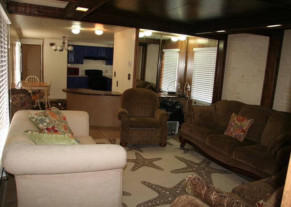 1st image of 1210 Holly Ln