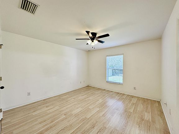 2nd image of 1067 Butler St E