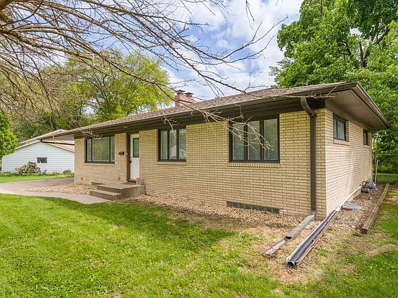3rd image of 1107 Hawthorne Dr