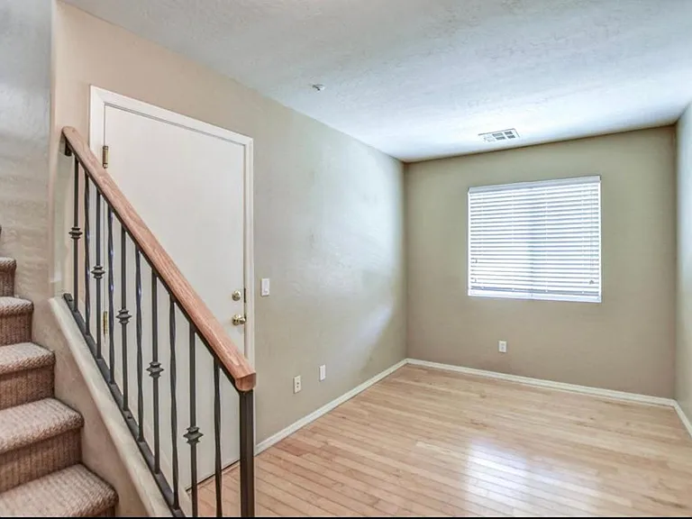880 W Aspen Way — Photo 3