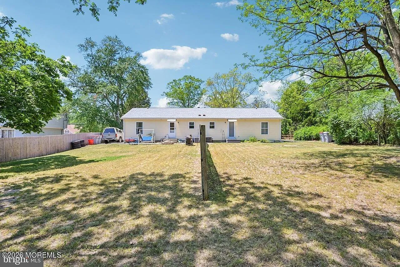 4 bed, 1728 sqft, $1,500 — Photo 3