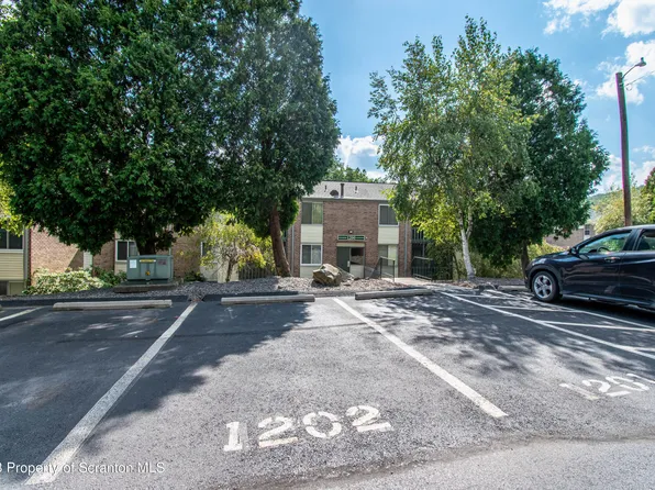 1202 Summit Point, Scranton, PA 18508