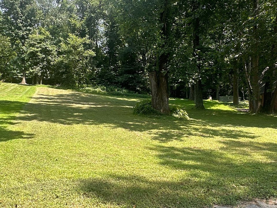2nd image of 207 River Dr