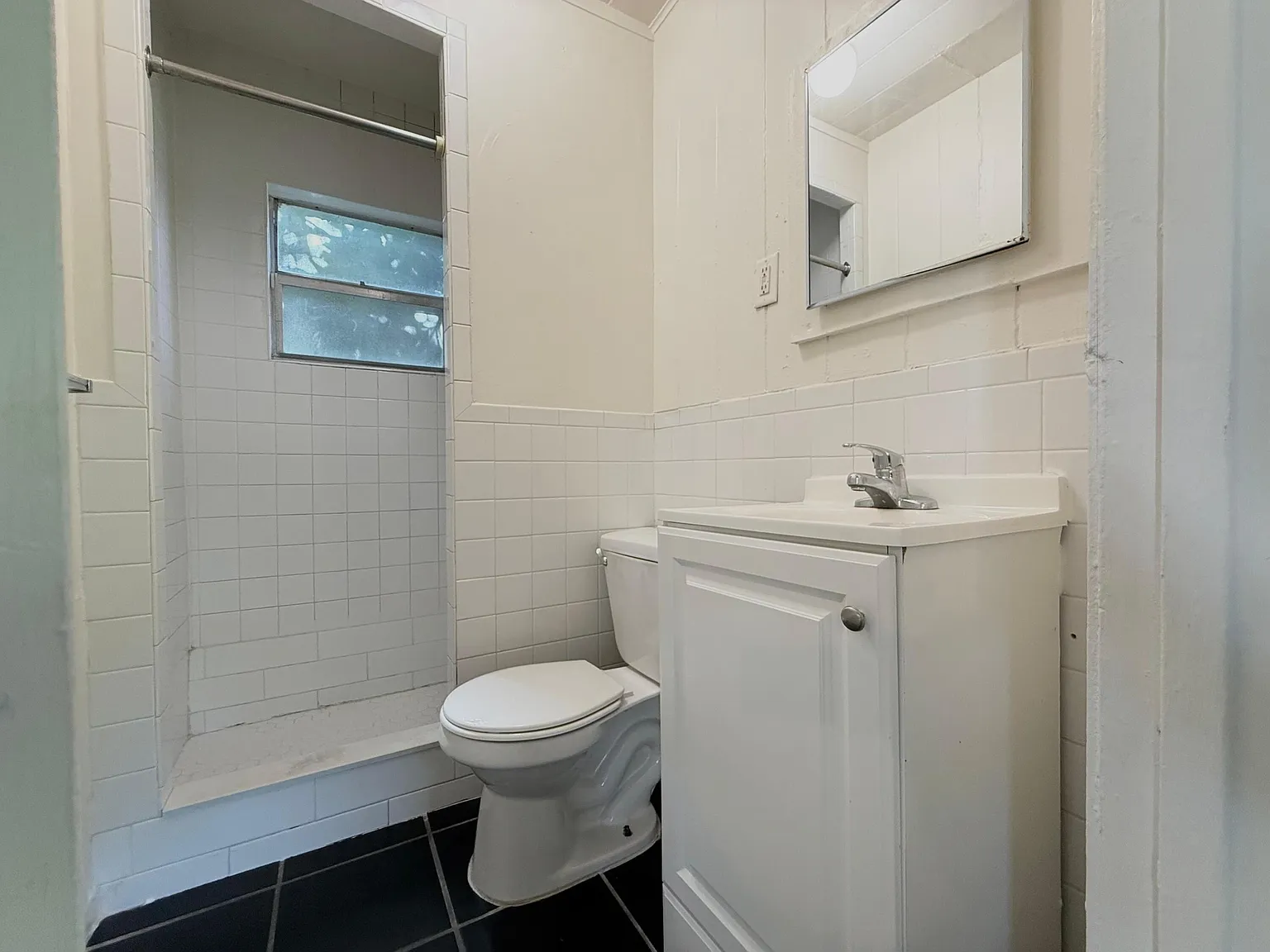 2 bed, 1.0 bath, 570 sqft, $1,650 — Photo 2