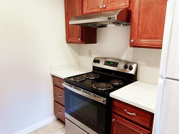 4th image of 3681 Peacock Ct #2