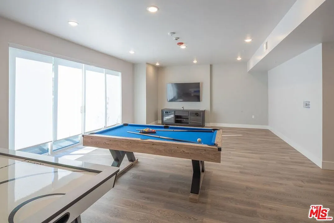 2 bed, 2.0 bath, 1040 sqft, $4,980 — Photo 4