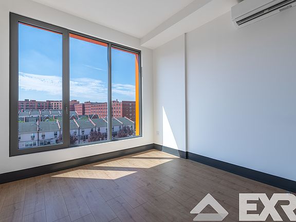 4th image of 10 Montieth St #642A