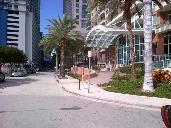 1155 Brickell Bay Dr, Miami, FL