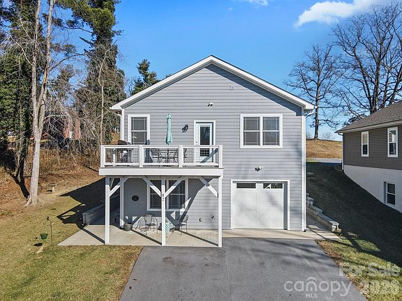 3rd image of 82 Summit Cir