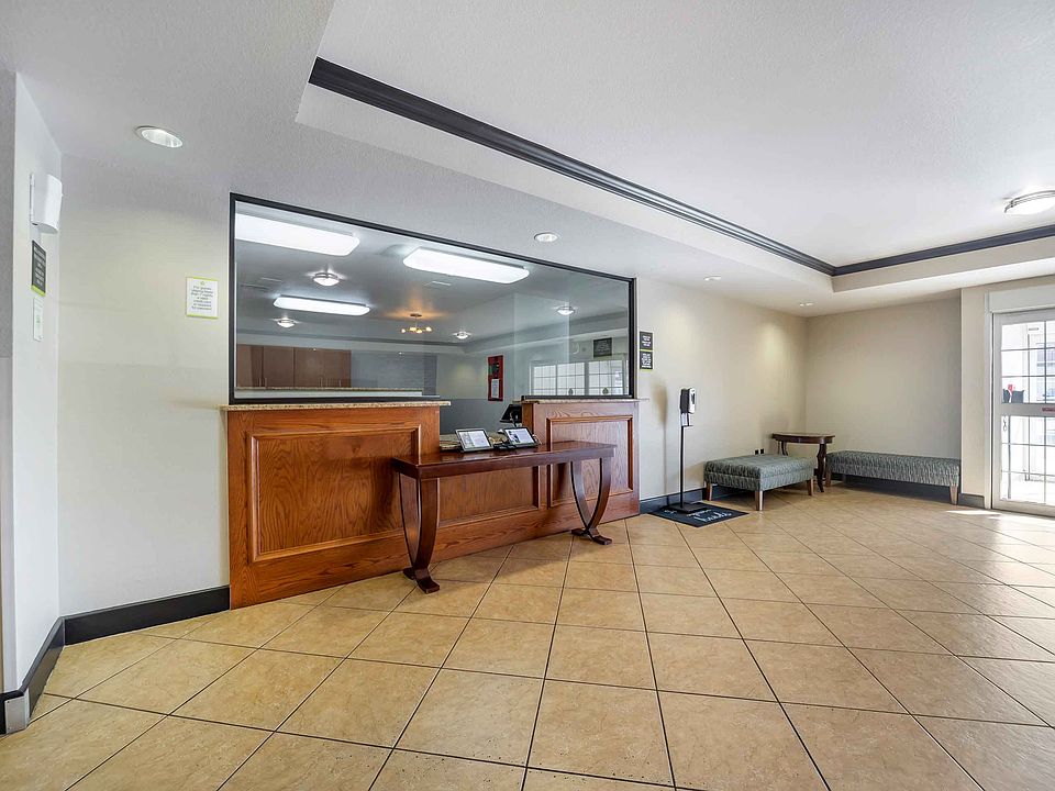 Lobby and Guest Check-in