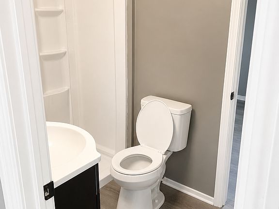 4th image of 406 15th Ave S #2