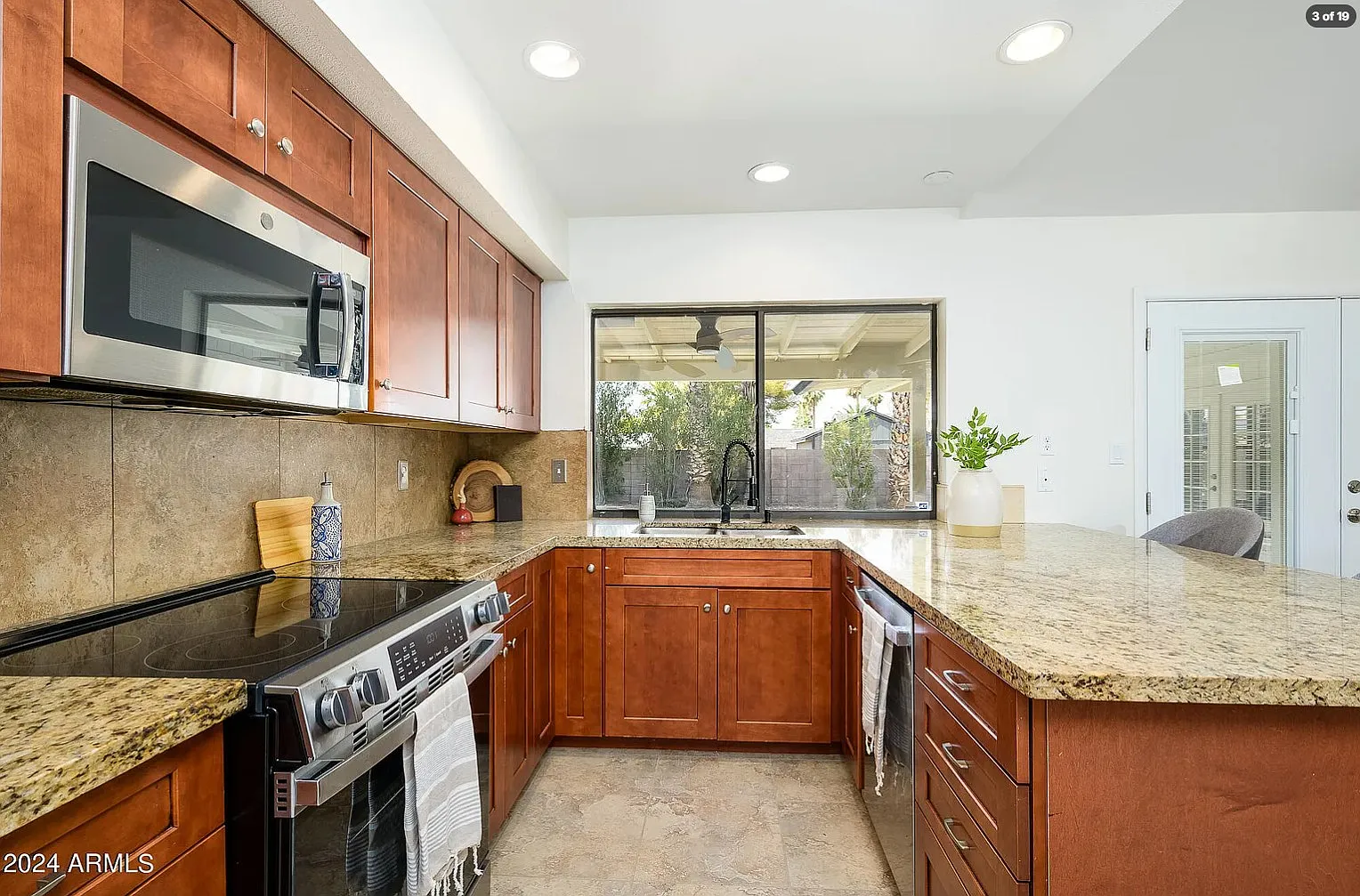 4 bed, 1973 sqft, $3,700 — Photo 3