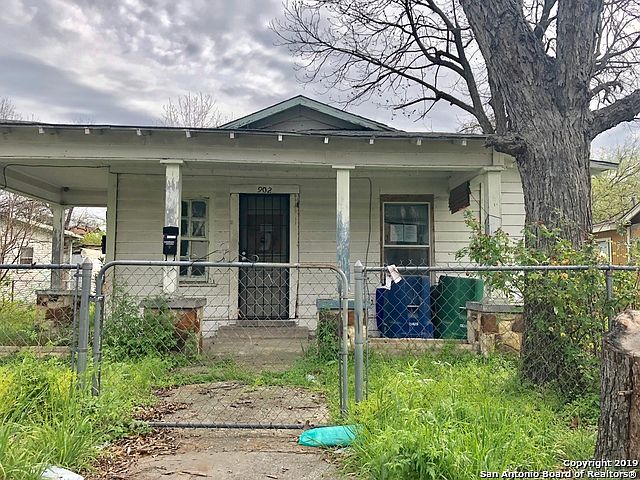1st image of 902 Prado St